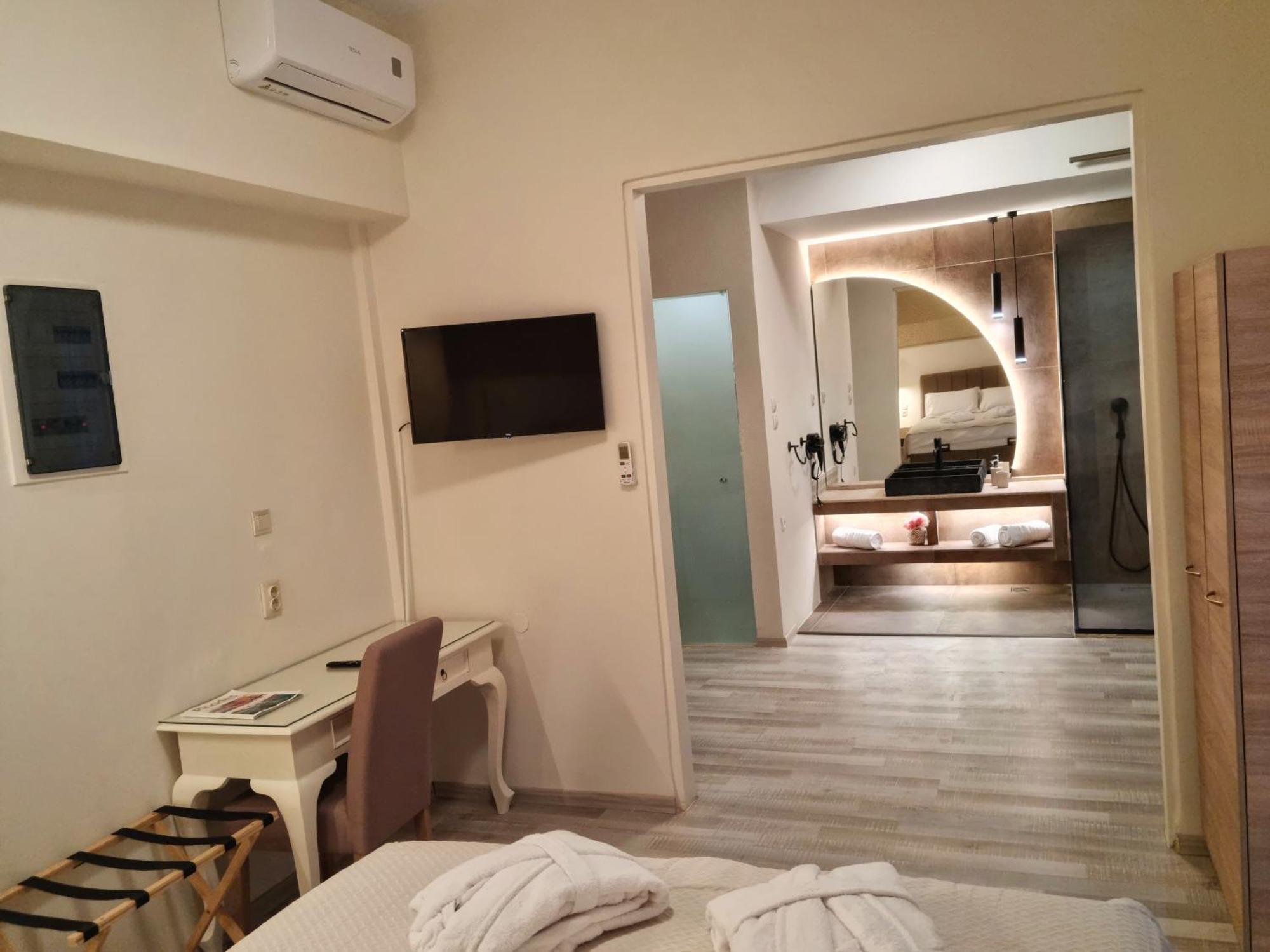 Golden City Center Suites Rhodes City Room photo